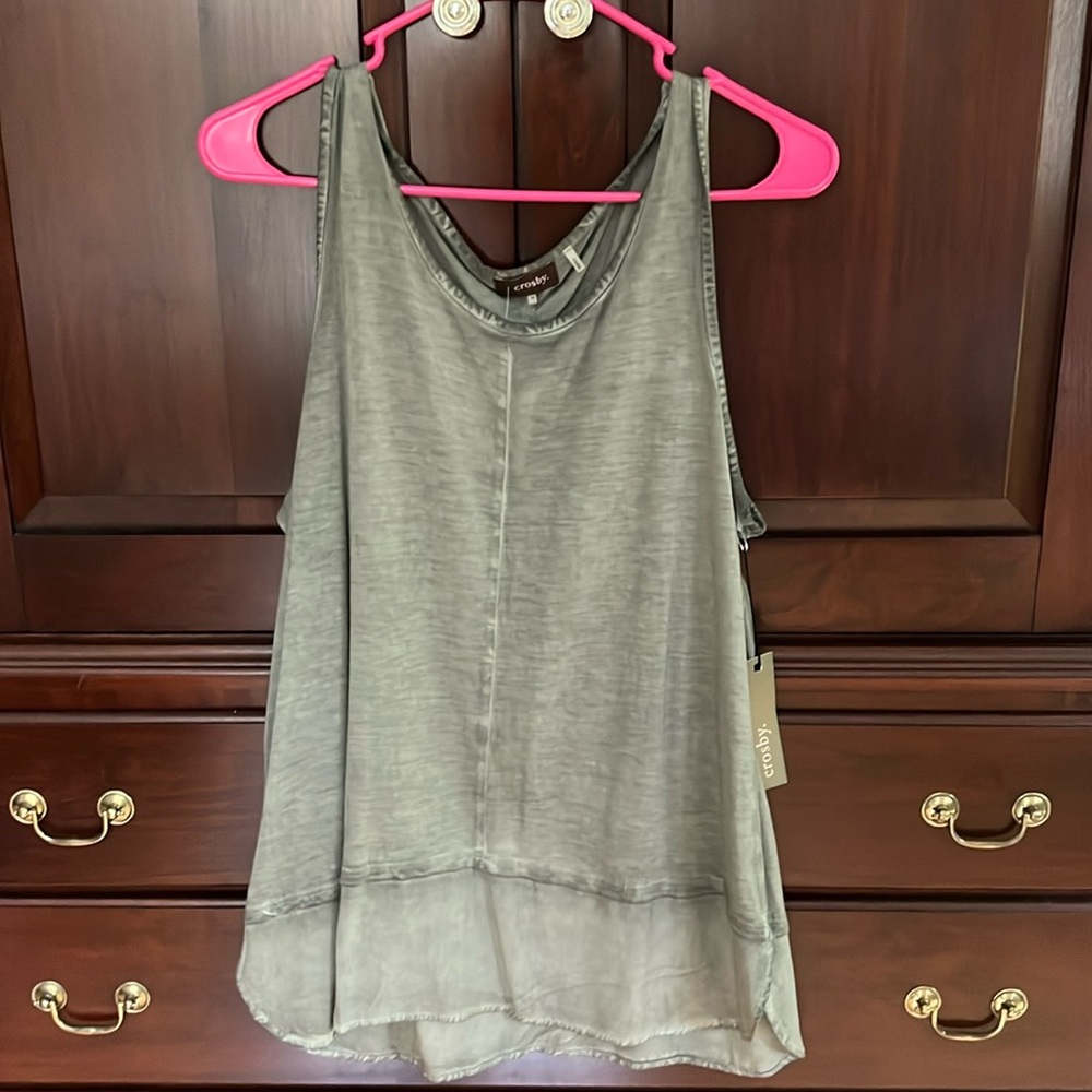 Women’s NWT TANK TOP distressed looking rayon. Soft and flowing